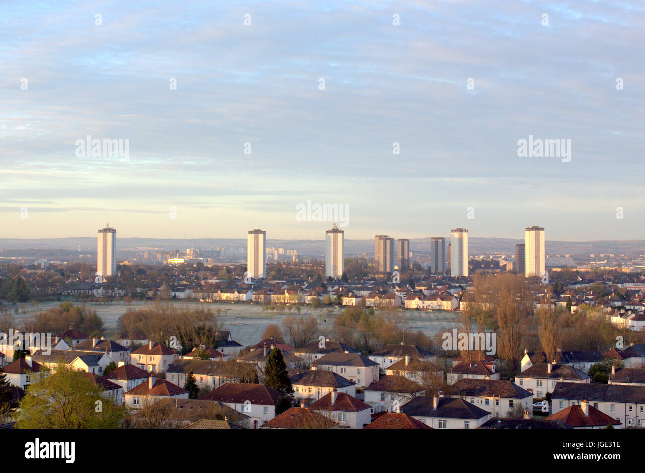 Glasgow Scotstoun Hochhaus Gemeindewohnungen Sozialwohnungen Panorama von einem kalten frostigen Morgen Stockfoto