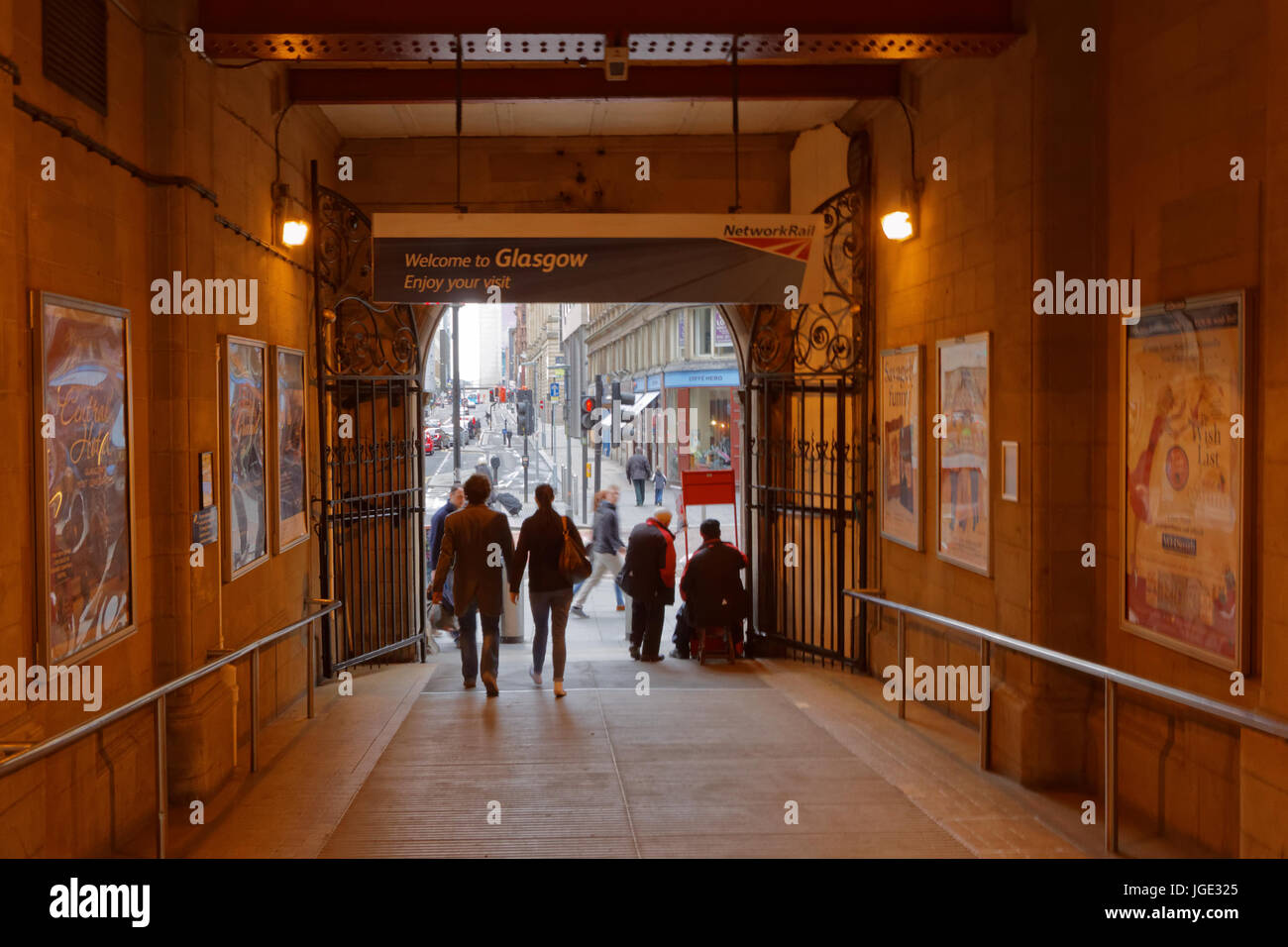 Zeitung-Lieferanten-Eingang Ausgang zum Glasgow Hauptbahnhof Bahnhof Strasse der Hoffnung Stockfoto