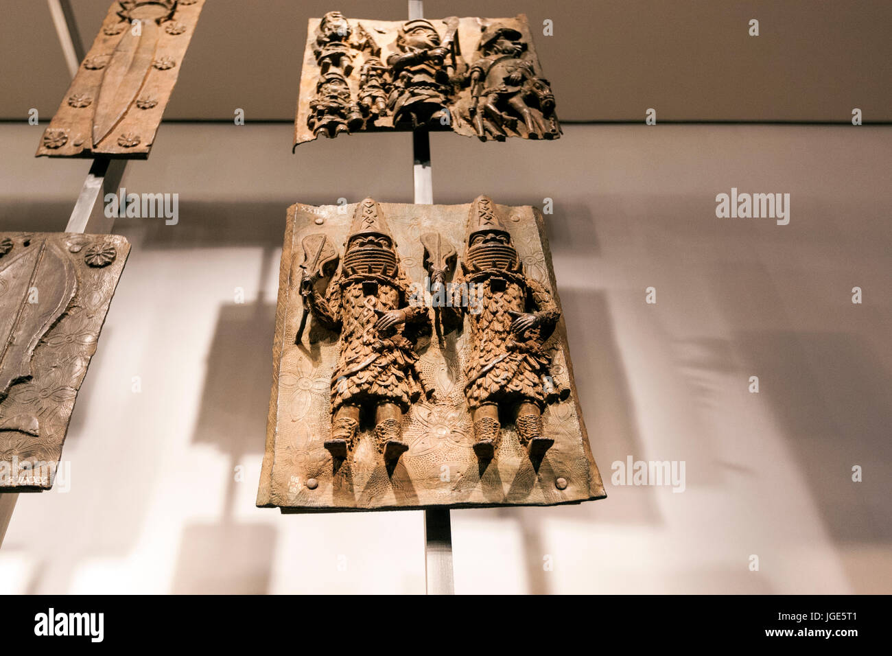 Relief gegossen Messingplatten von Benin City, der Palast Dach zu stützen. Benin-Kunst, von Edo Menschen geschaffen. Das British Museum, London Stockfoto