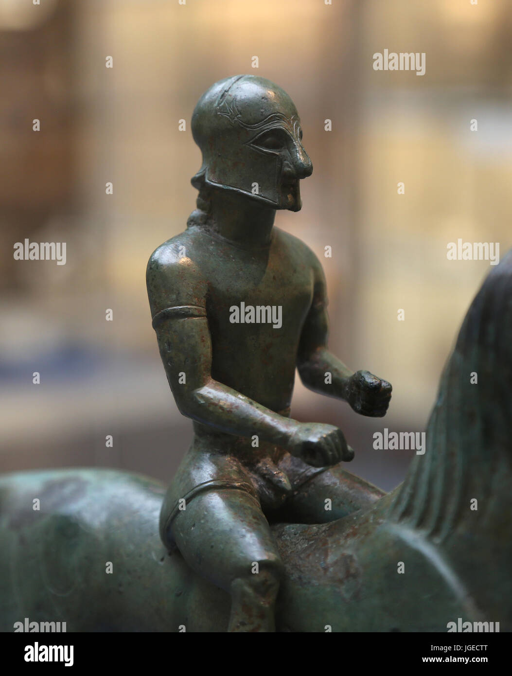 Bronzeskulptur eines Kriegers auf dem Pferderücken.  Ca. 550 v. Chr. in Tarent gemacht. Südlich von Italien. British Museum. London. Stockfoto