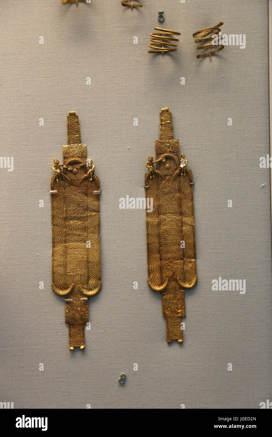 Paar goldenen Ohrring oder Barcelets mit Dekoration auf beiden Seiten. Etruskisch, ca. 650 v. Chr.. Tarquinia, Italien. British Museum. London. UK Stockfoto