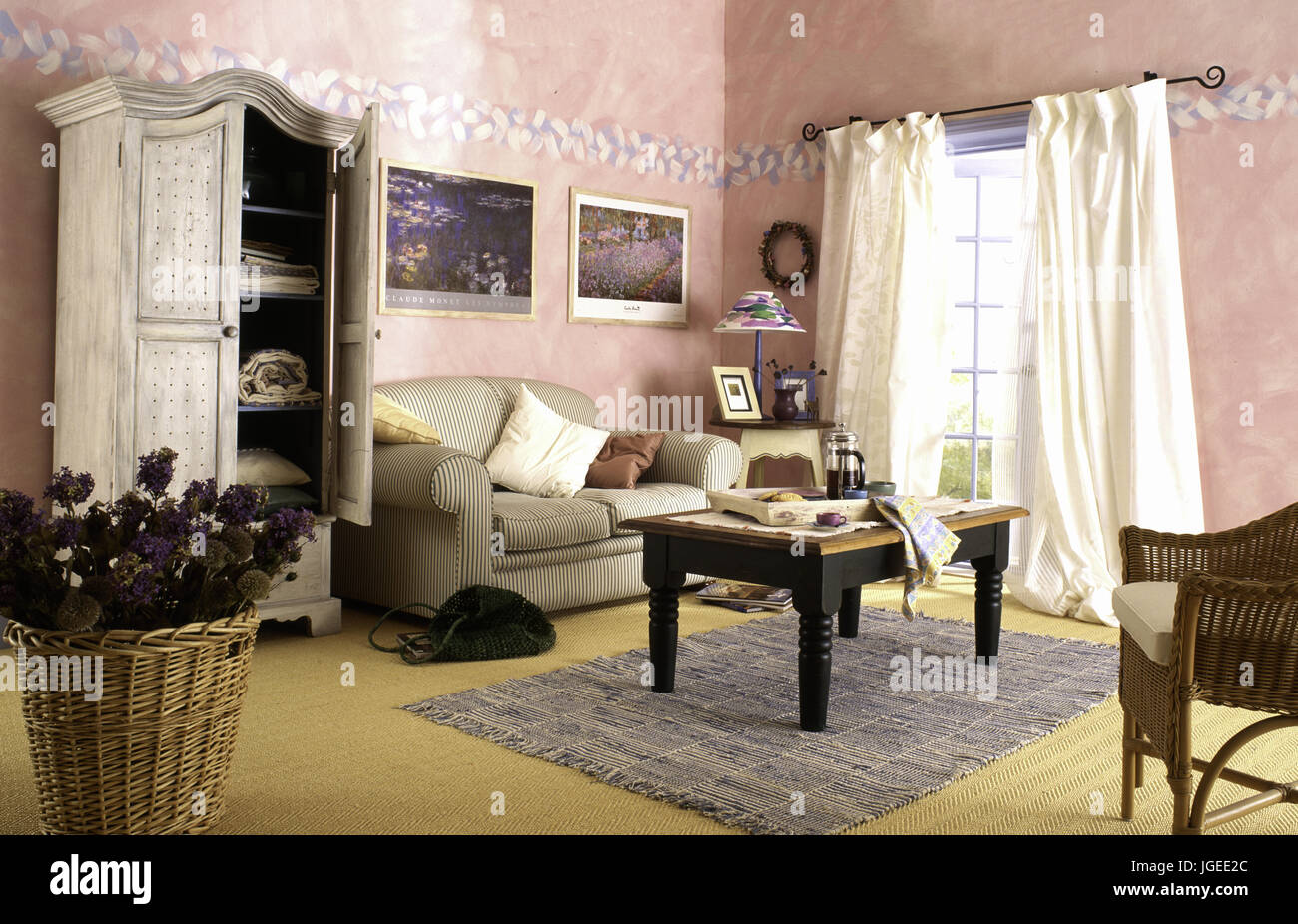 Traditionelle Wohnzimmer mit Maleffekt und Schablone Stockfoto