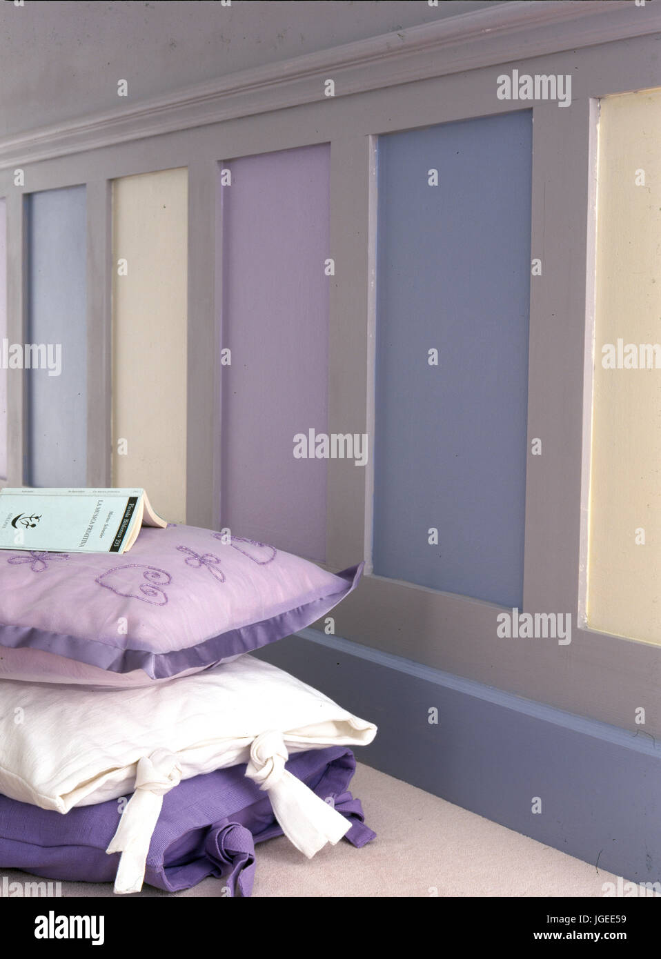 Panels Decorating Stockfotos Und Bilder Kaufen Alamy