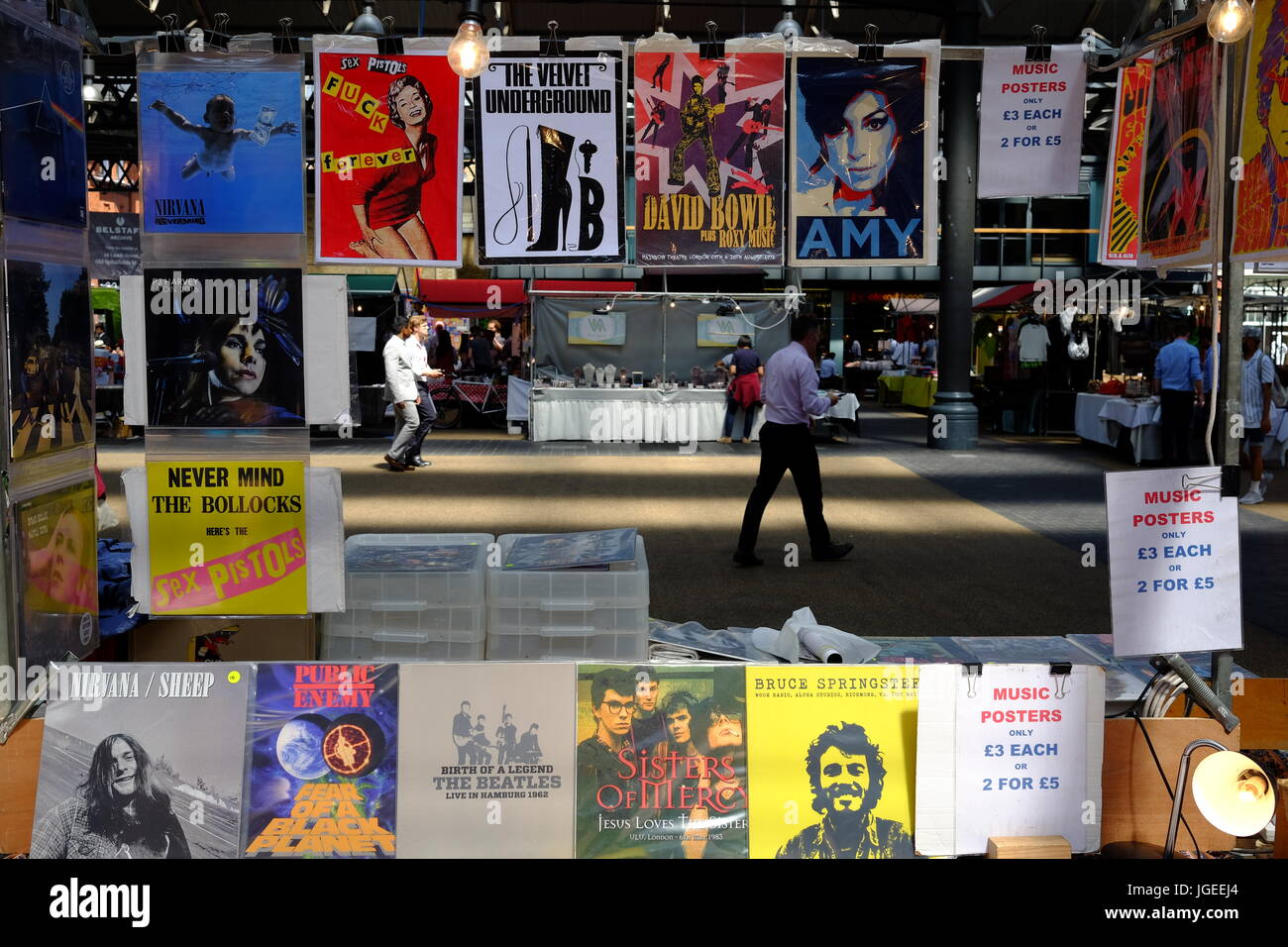 Marktstand verkaufen Musik Poster in Spitalfields im Londoner East End Stockfoto