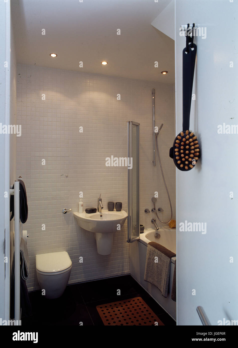 Modernes Bad in Wohnung Stockfoto