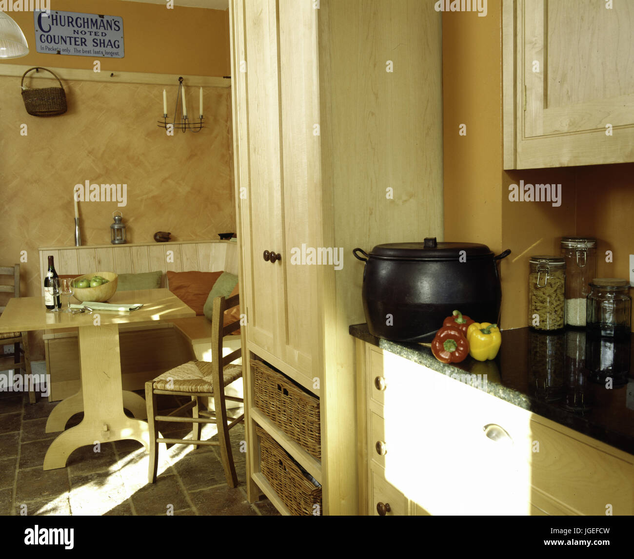 Schritt x Schritt: DIY und CRAFT-Projekte: Renovierung einer Küche Stockfoto
