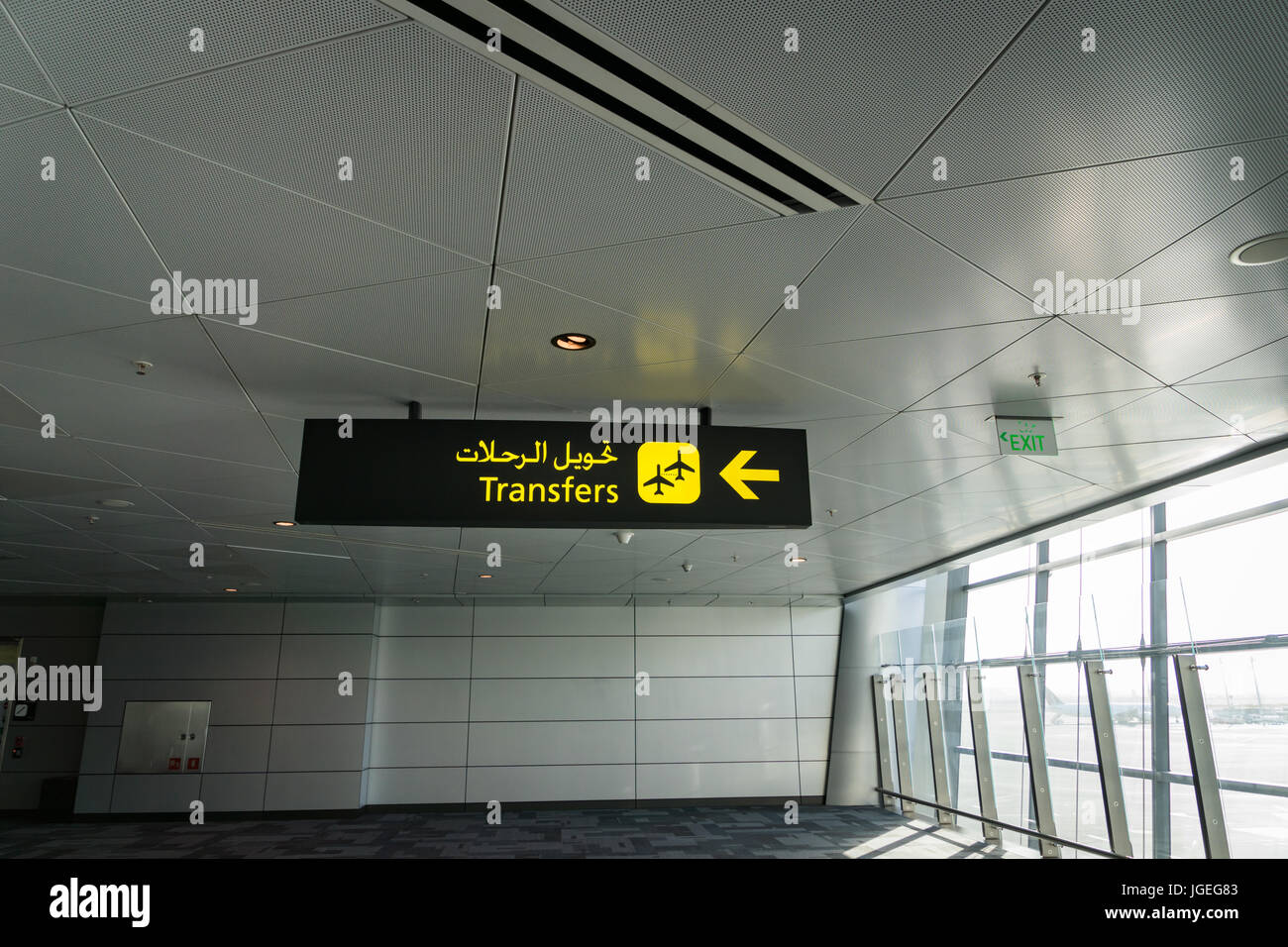 Schild für den Flughafentransfer im Transitbereich Stockfoto