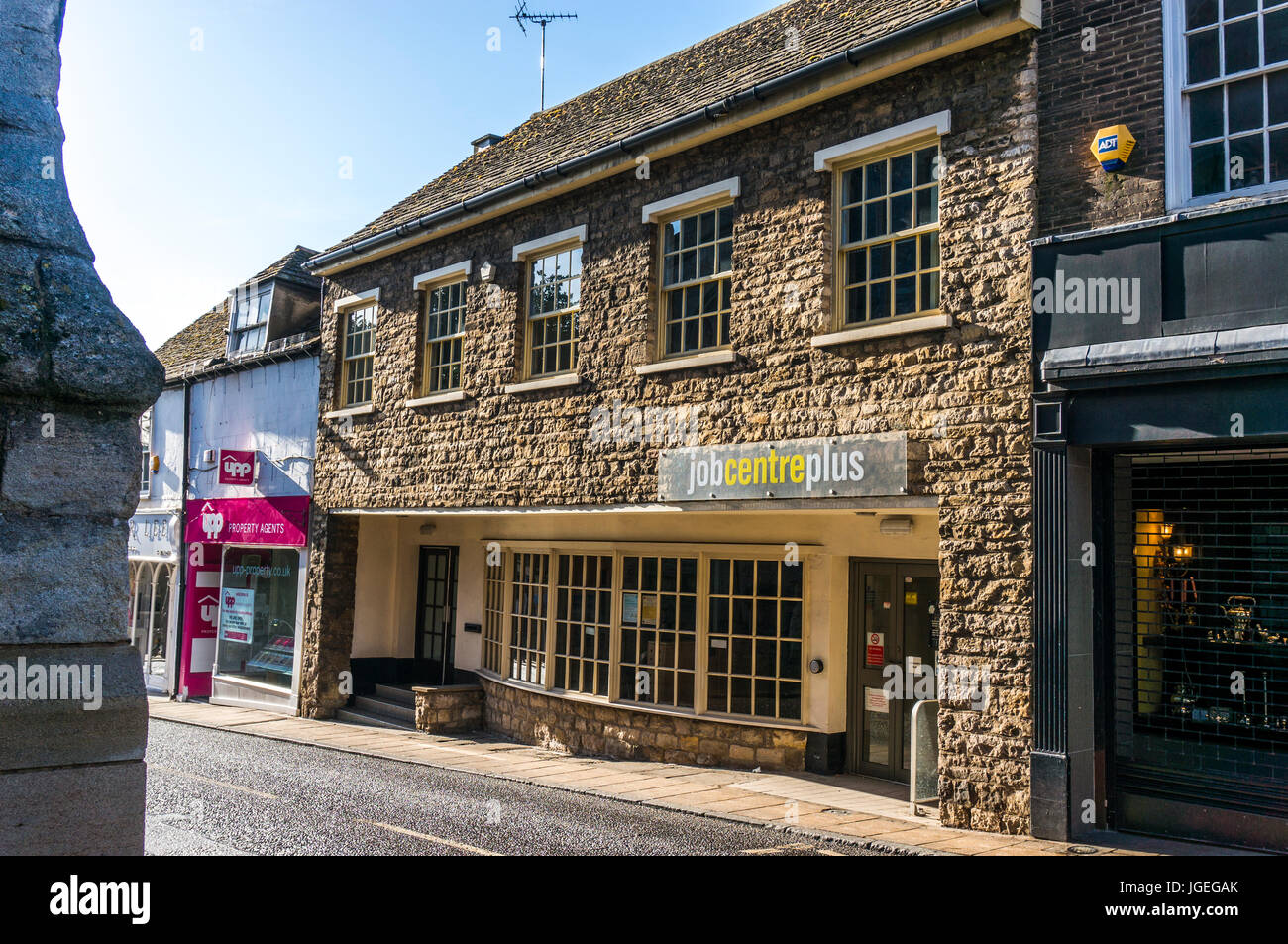 Ein DWP Jobcentre Plus Büro in der Innenstadt von Stamford, Lincolnshire, England, UK. Stockfoto