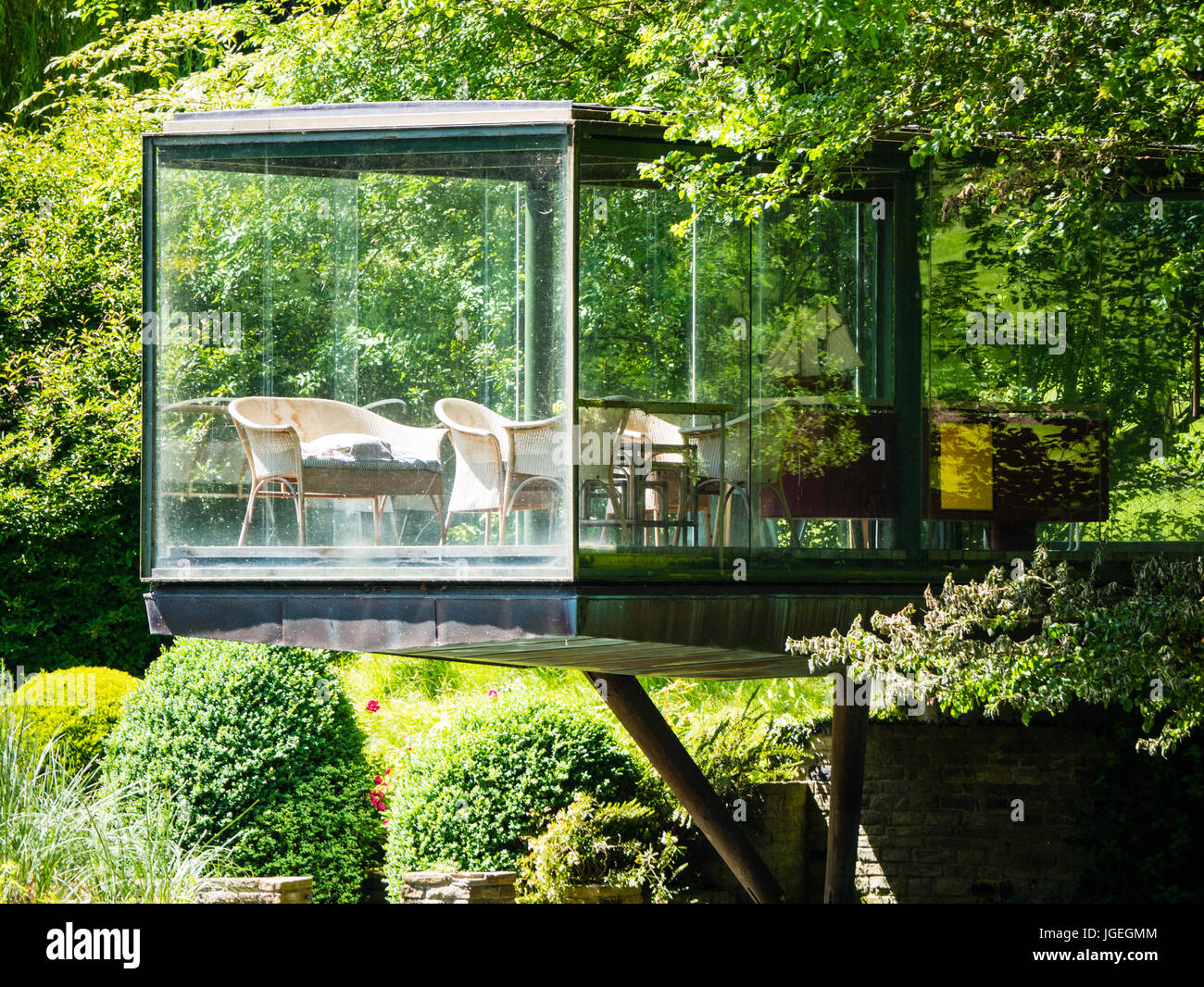 Glas-Erweiterung überhängenden Streatley-on-Thames, Themse, Berkshire, England Stockfoto
