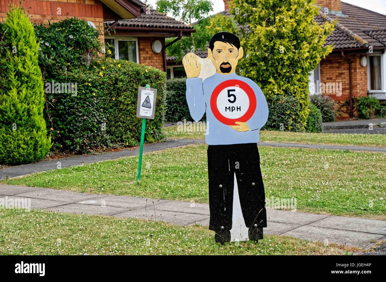 5 km/h-Warnschild in Rowde Stockfoto