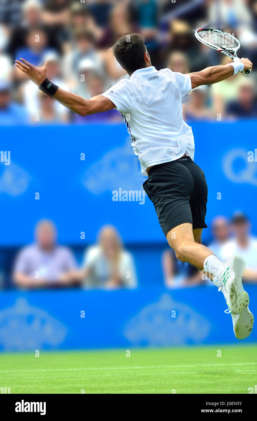 Novak Djokovic (Serbien) spielen auf dem Center Court in Devonshire Park, Eastbourne, während der aegon International 2017 Stockfoto
