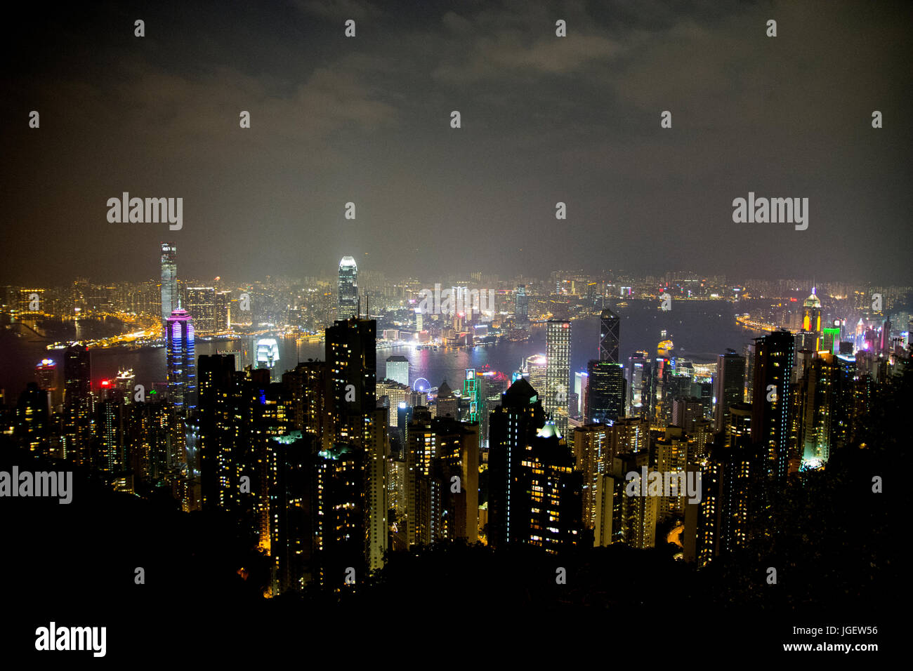 Blick auf Hong Kong Stadt während der Nachtzeit Stockfoto