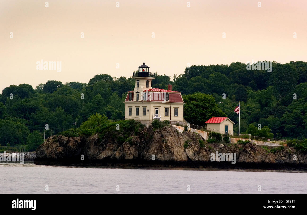 Providence, Rhode Island - die Annäherung an die Stadt vom Wasser Pomham Rock Light East Providence Stockfoto Providence, Rhode Island - die Annäherung an die Stadt vom Wasser Pomham Rock Light East Providence Stockfoto
