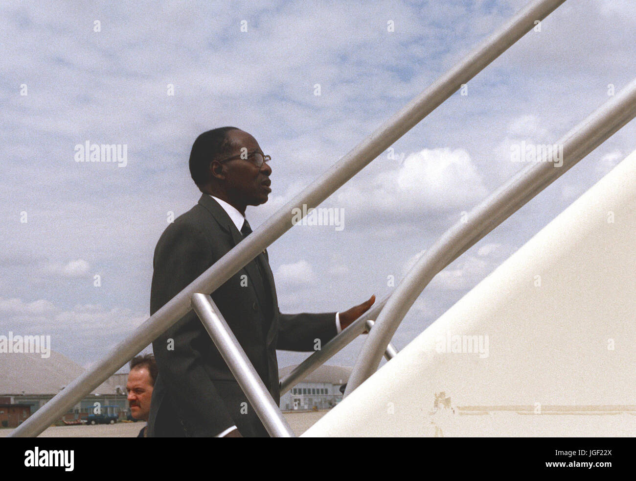 Präsident Leopold Senigor von Senegal besteigt ein Flugzeug für seine Abreise aus den USA nach seinem Besuch. Stockfoto