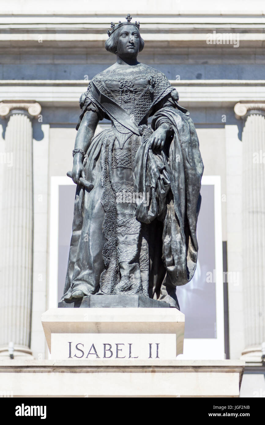Statue von Isabel II., Königin von Spanien, aufgestellt auf der Plaza de Isabel II, neben dem Königlichen Theater in Madrid, Spanien Stockfoto