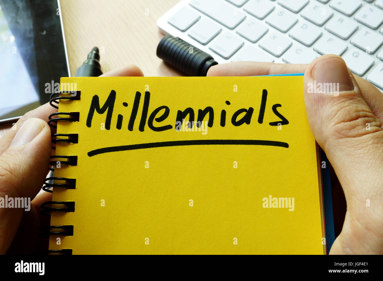 Millennials handschriftlich in einer Notiz. Stockfoto