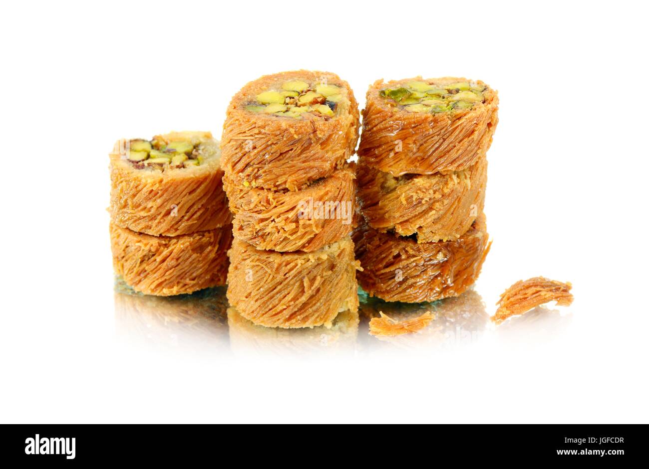 Arabische Süßigkeiten auf weiß Stockfoto