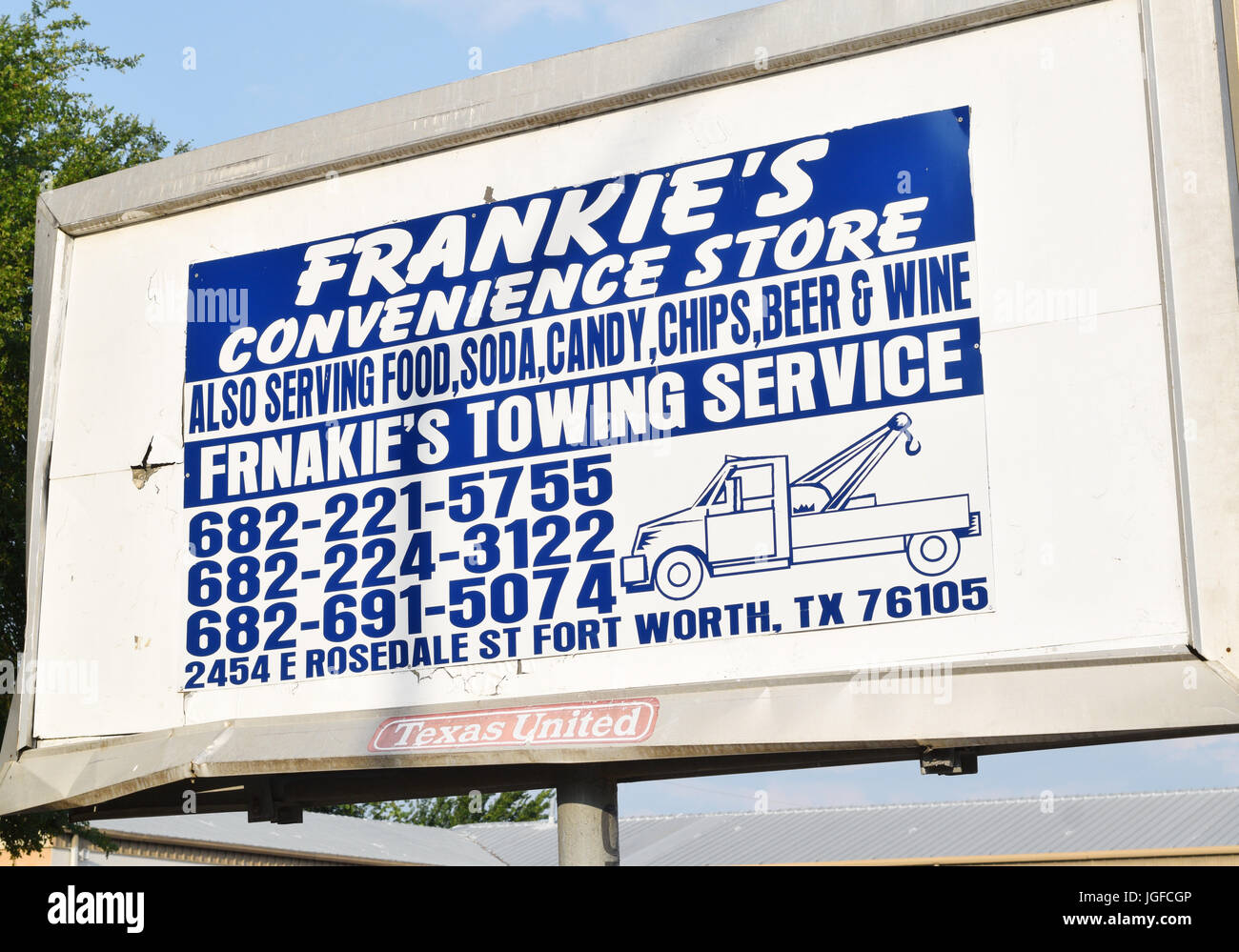 Frankies Convenience-Store und Abschleppen Service Zeichen Stockfoto