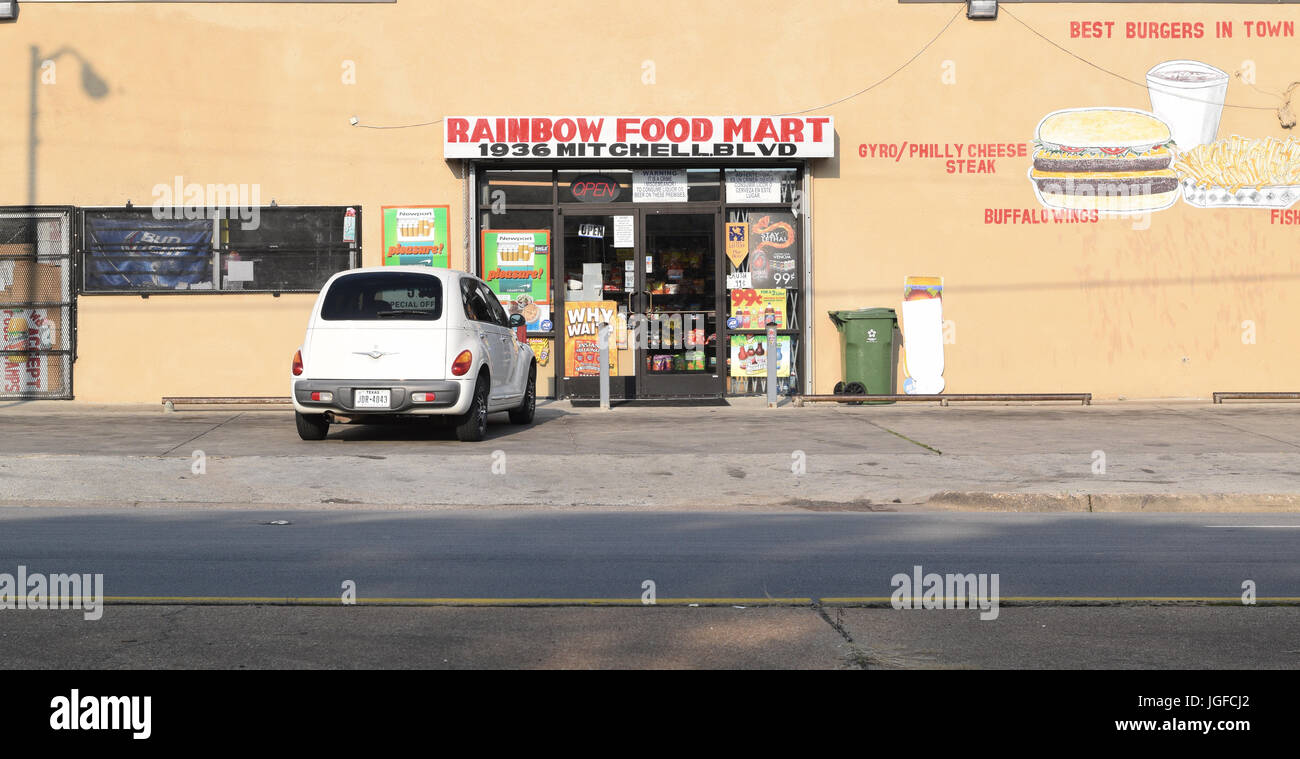 Lebensmittelgeschäft in schlechten Abschnitt einer amerikanischen Stadt Stockfoto