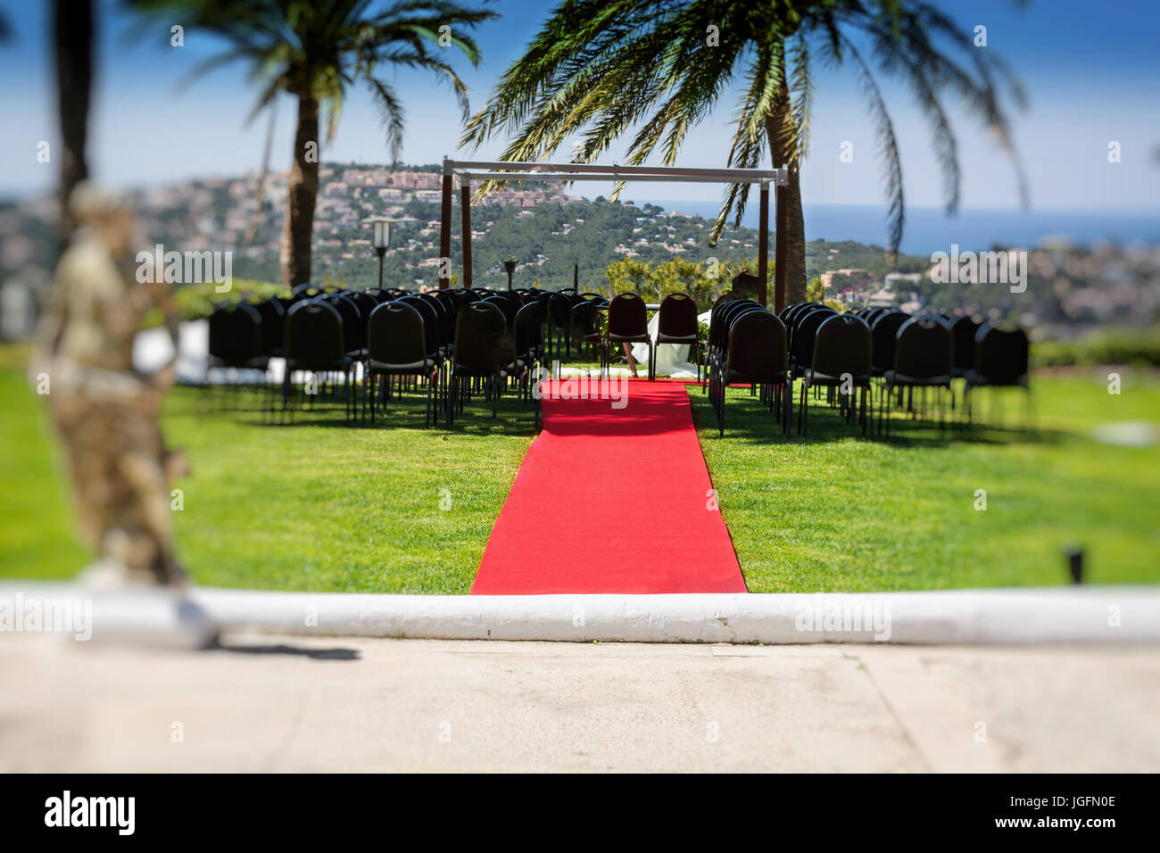 Red Carpet Event vor einem mediterranen Hintergrund Stockfoto