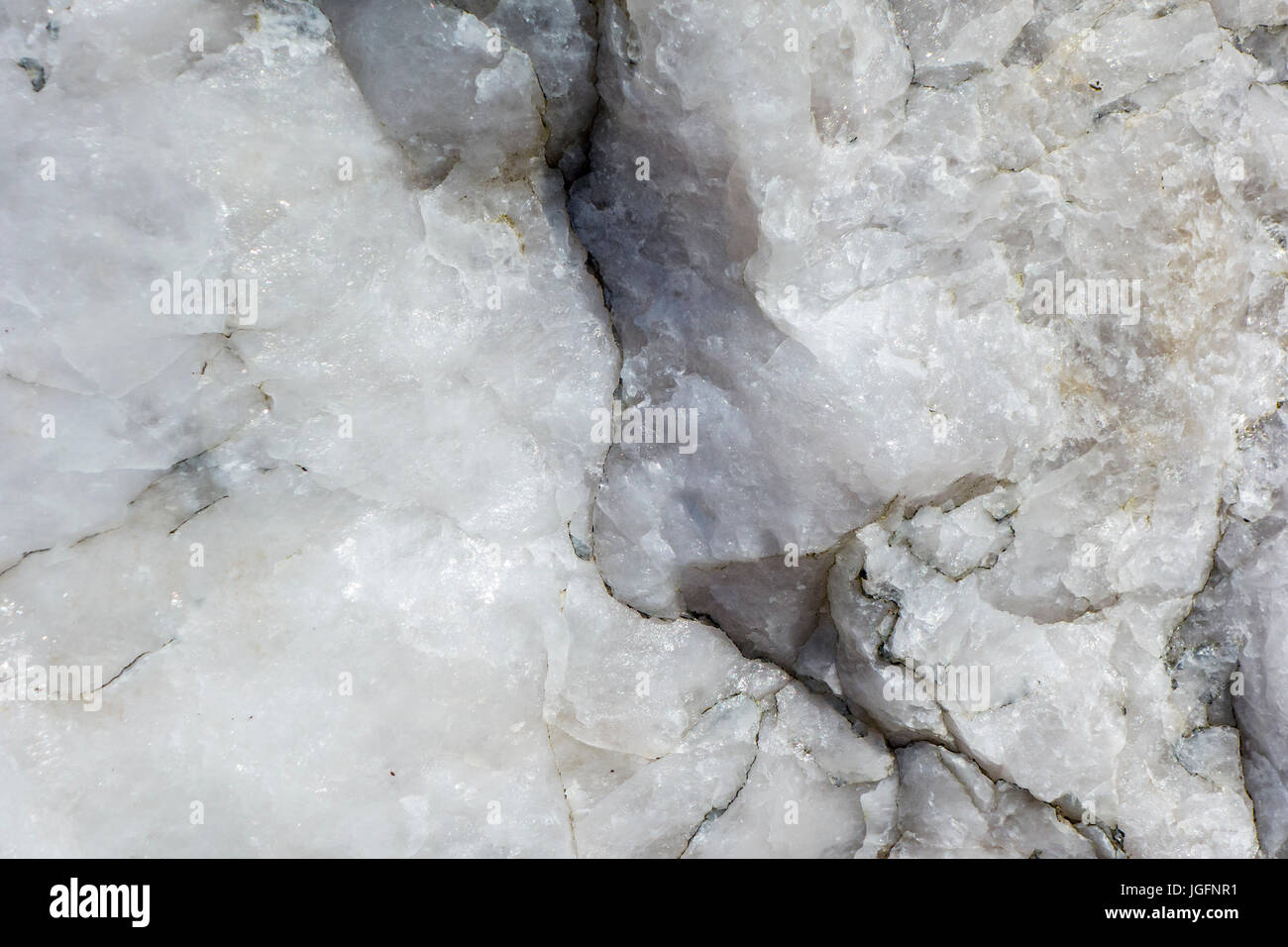 Quarz, Mineral bestehend aus Silizium und Sauerstoff und Halbedeledelstein, Nahaufnahme zeigt körnige Struktur und Textur Stockfoto
