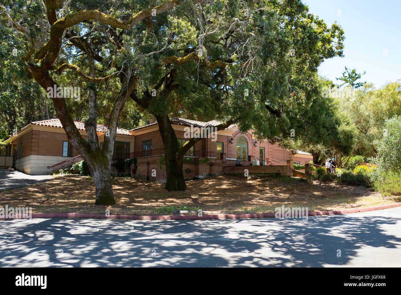 Fassade des Besucherzentrums am Filoli, eine erhaltene Landhaus, formalen Garten und Immobilien von dem National Trust for Historic Preservation in Woodside, Kalifornien, 23. Juni 2017 betrieben. Stockfoto