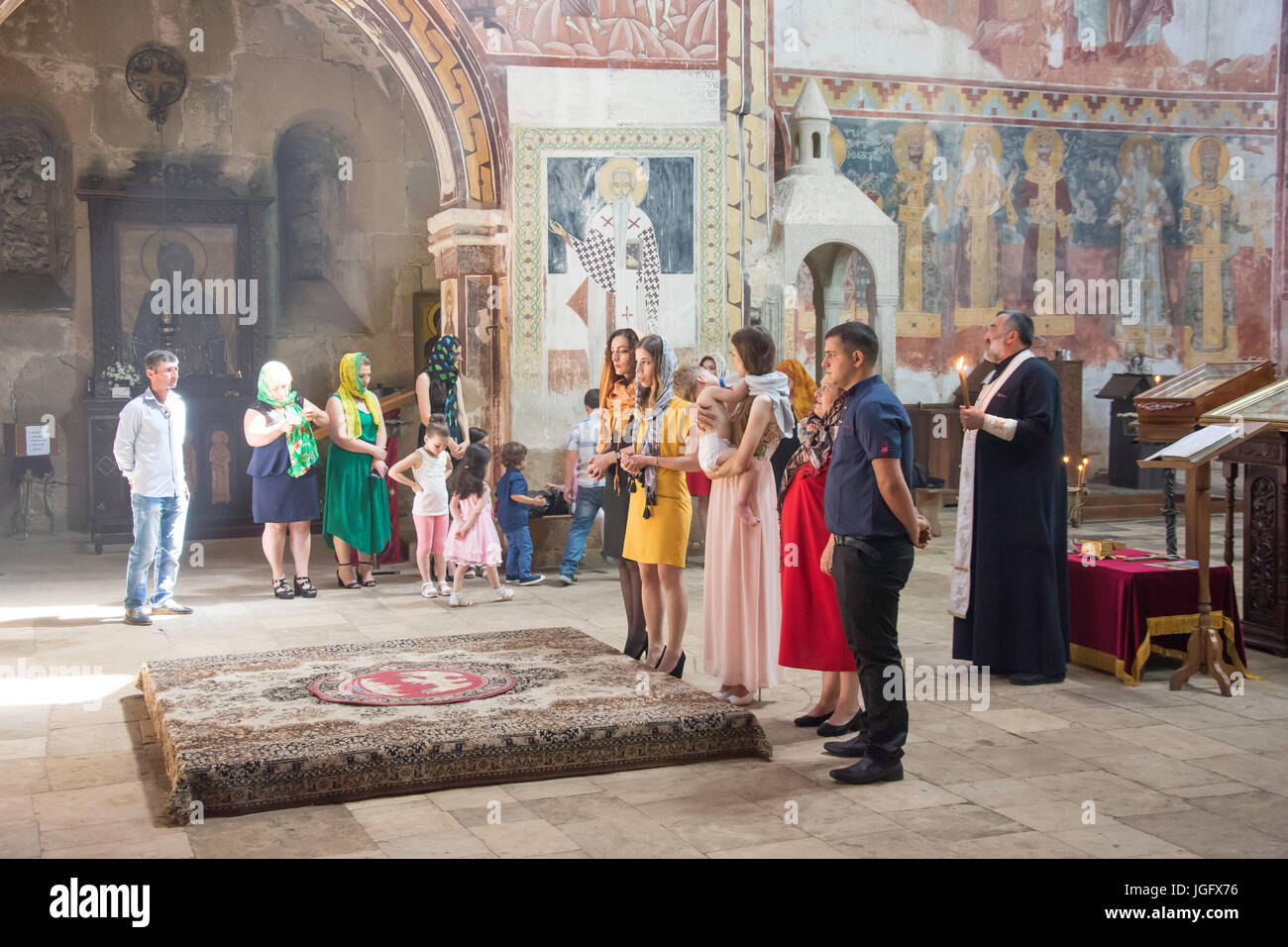 Taufe Zeremonie in der Kathedrale der Geburt der Jungfrau, Gelati Kloster, Kutaisi, Imereti Provinz (Mkhare), Georgien Stockfoto