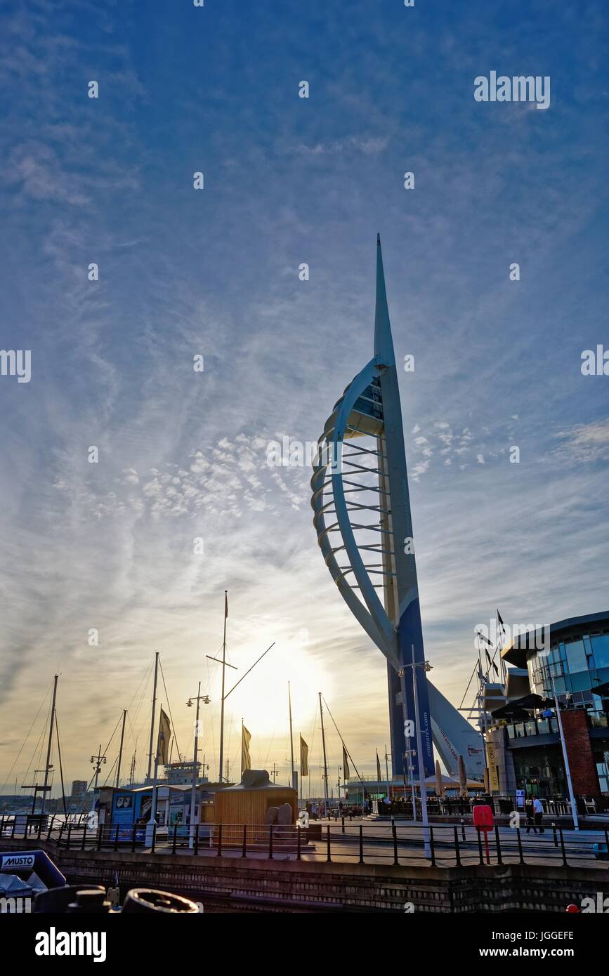 Spinnaker Tower bei Sonnenuntergang, Portsmouth Hampshire UK Stockfoto