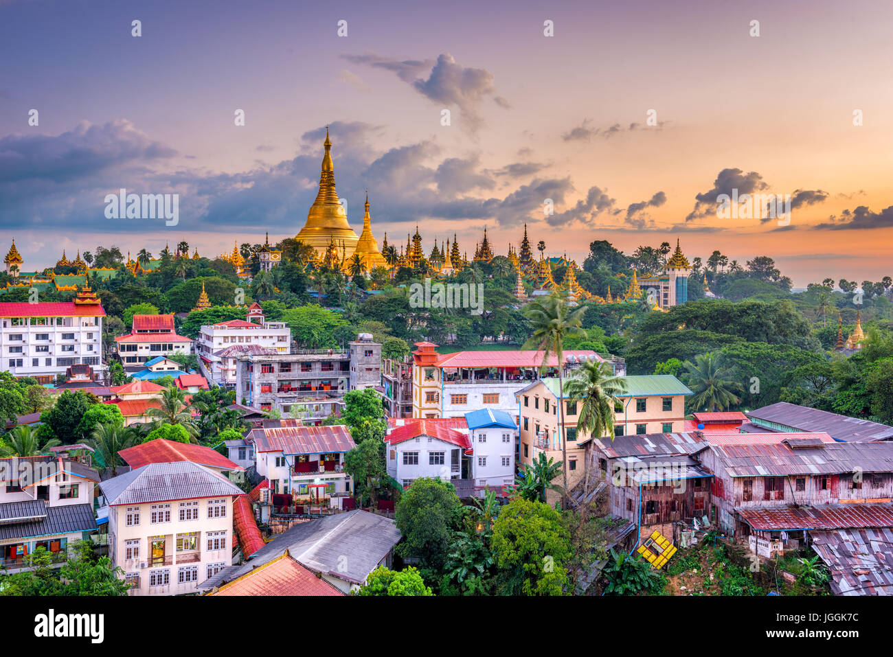Yangon, Myanmar Skyline mit Shwedagon-Pagode. Stockfoto