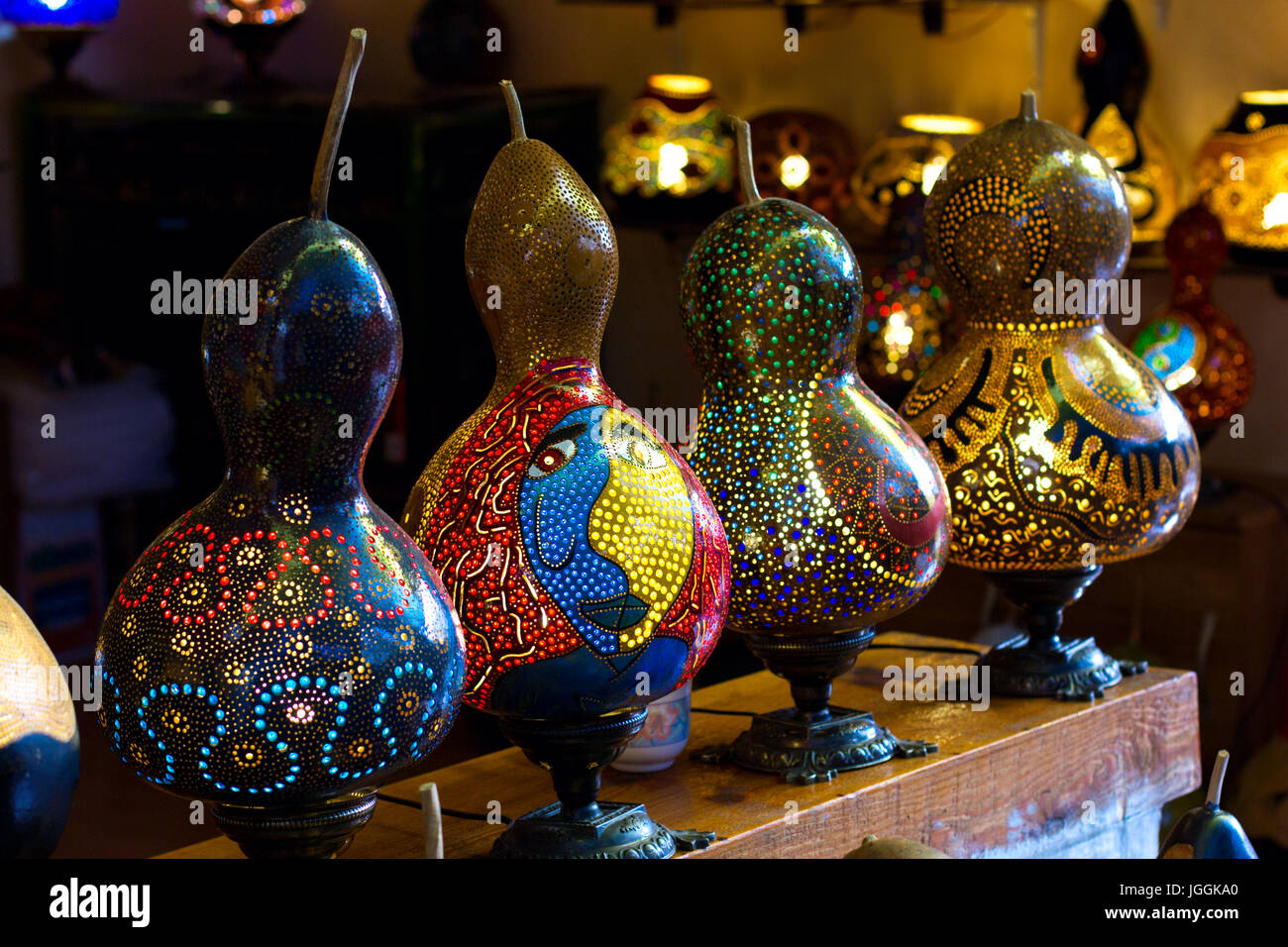 Traditionelle türkische handgefertigte Lampen aus getrockneten Kürbissen  Stockfotografie - Alamy