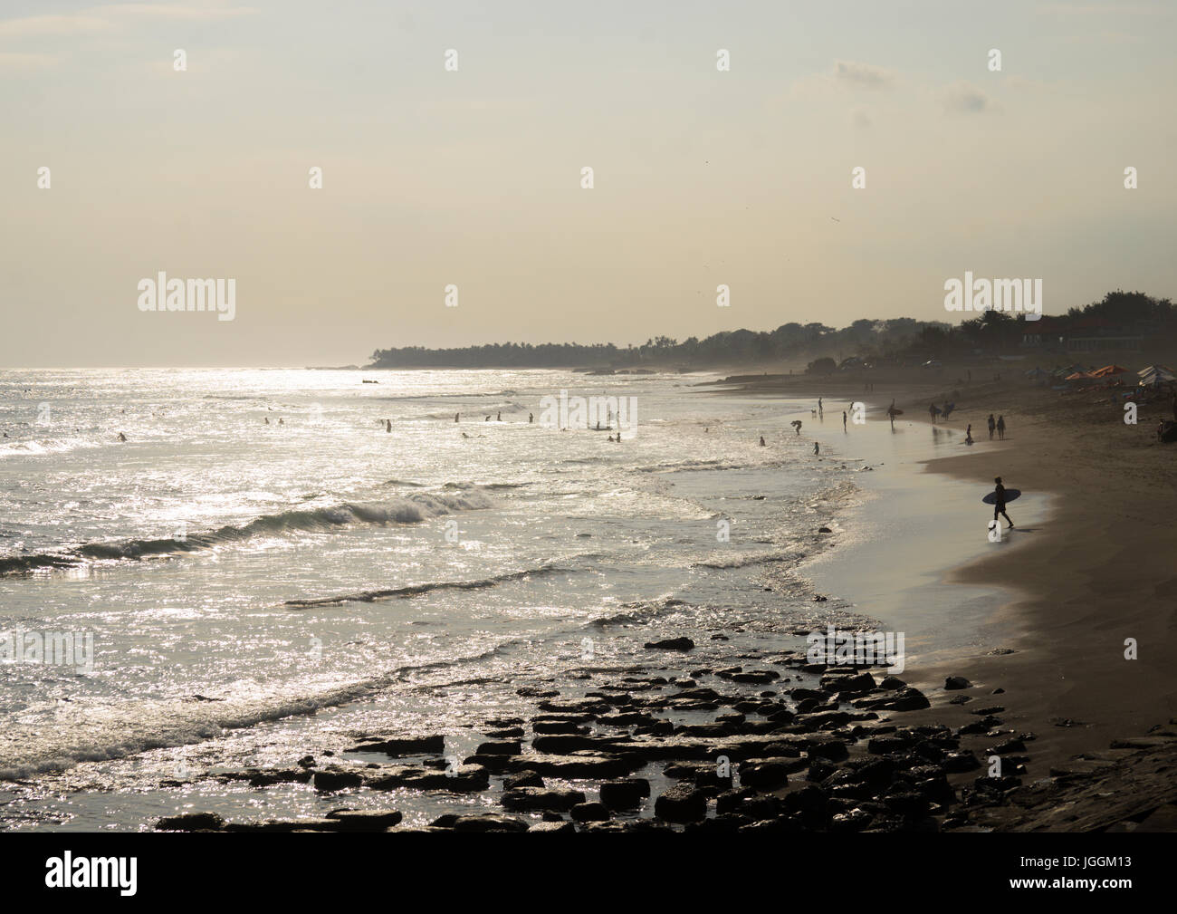 Surfer in Echo Beach, Insel Bali, Canggu, Indonesien Stockfoto