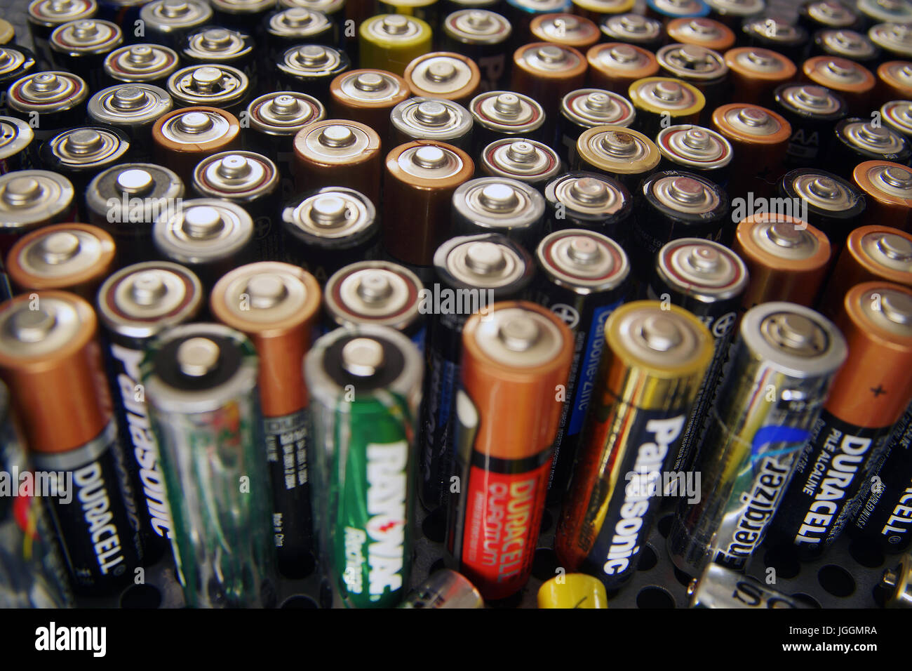 Montreal, Kanada 7. Juli 2017. Haufen von gebrauchten doppelte AA-Batterien. Kredit: Mario Beauregard/Alamy Live-Nachrichten Stockfoto