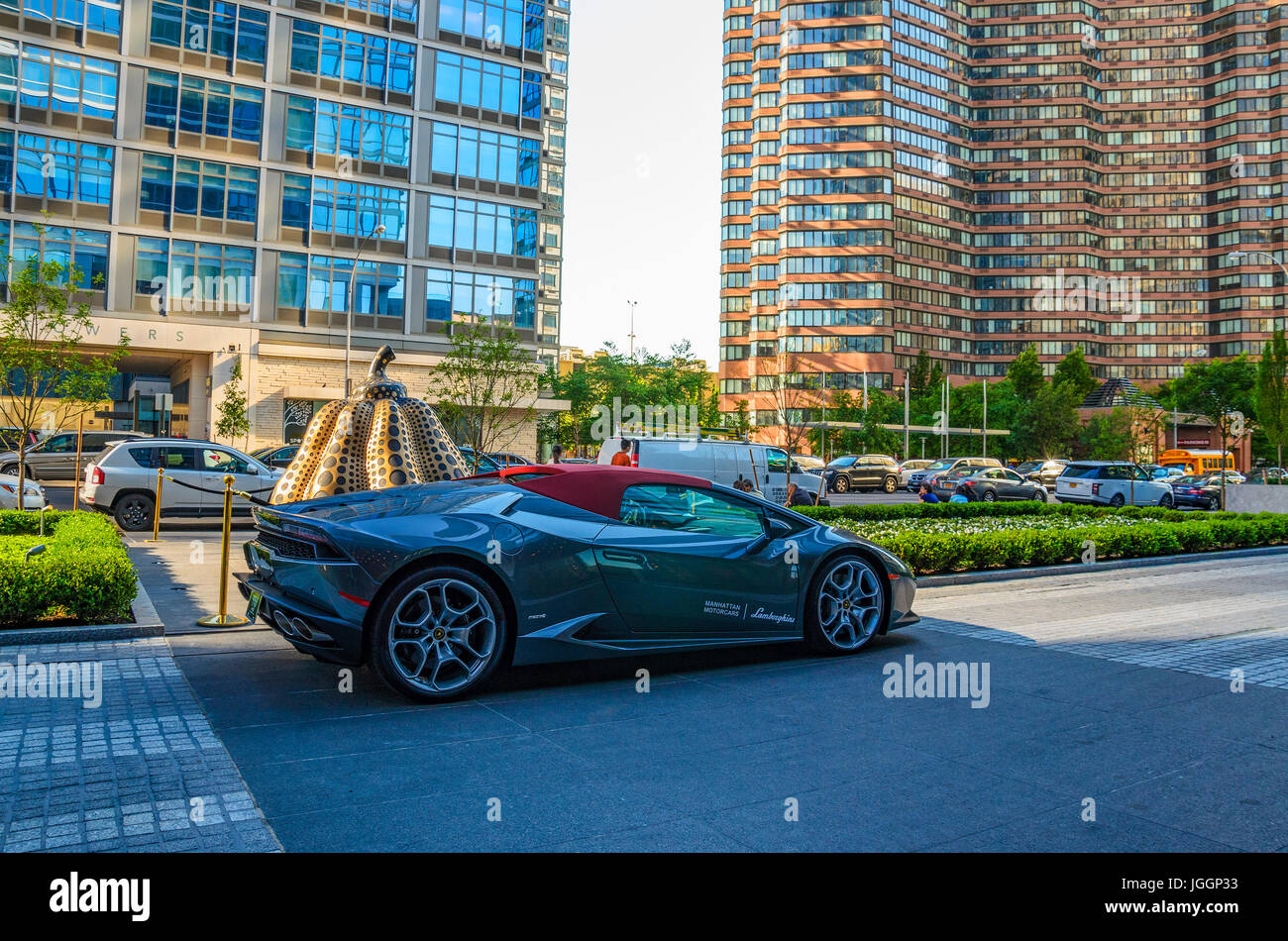 Lamborghini Huracan Spider auf den Straßen von New York City Stockfoto