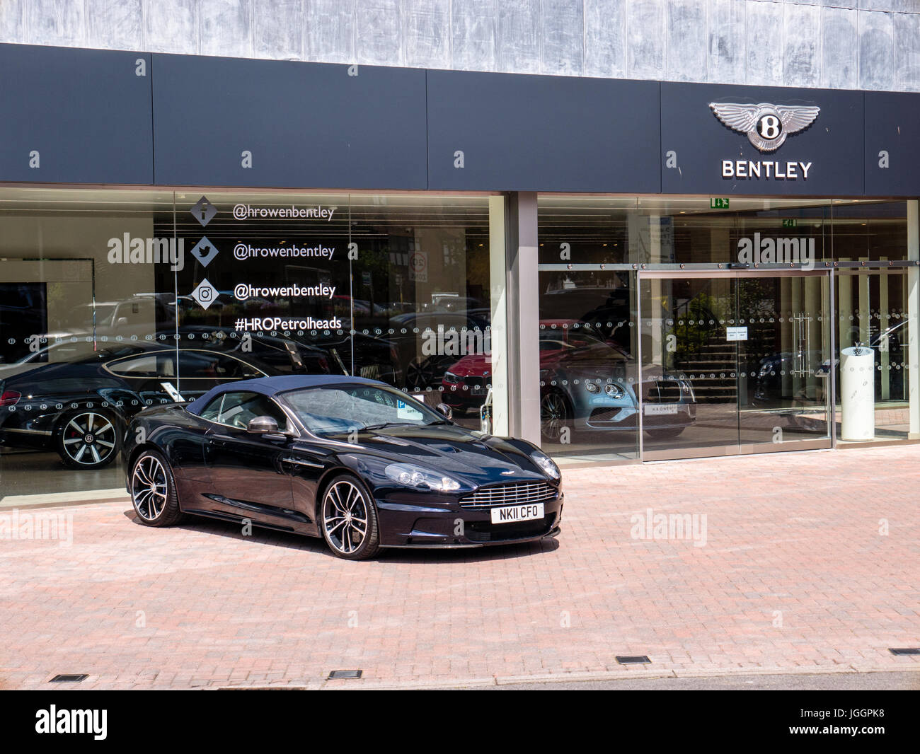 Luxus-Autohaus, beschäftigend, Bentley, Aston Martin, Lamborghini, Pangbourn-on-Thames, Berkshire, England Stockfoto