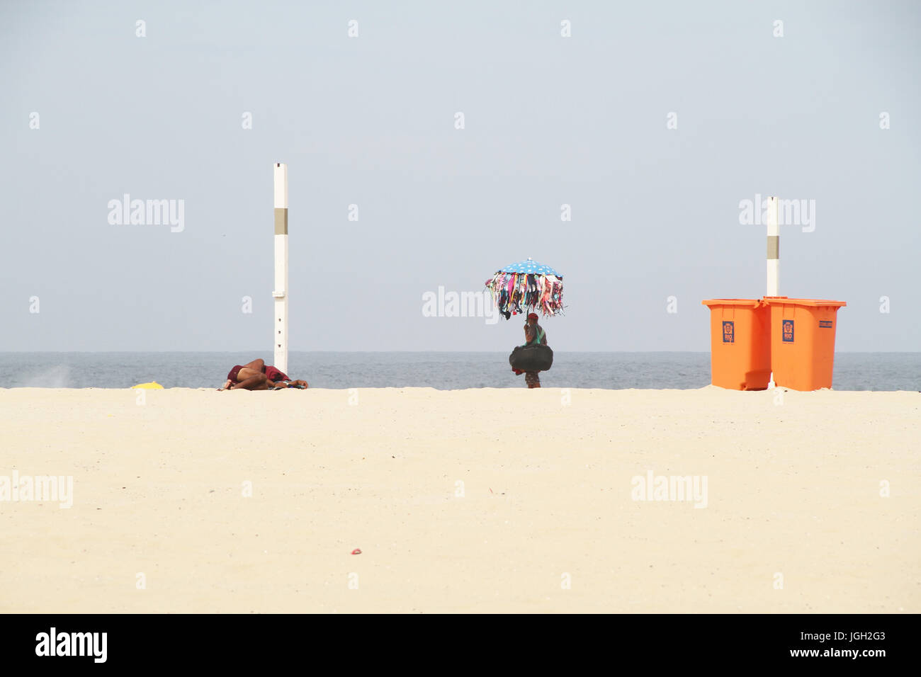 Verkäufer, Bikini, Strand Copacabana; 2016; Copacabana, Rio De Janeiro, Brasilien. Stockfoto