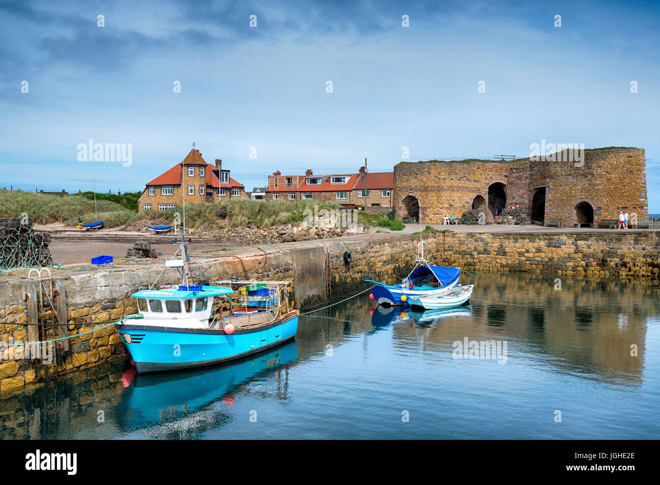 Angelboote/Fischerboote im Hafen von Beadnell an der Northumbrian Küste Stockfoto