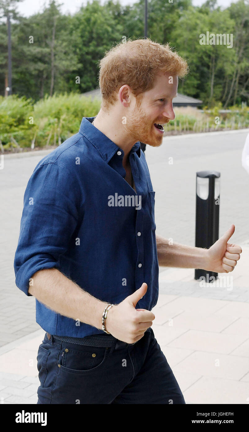 Prinz Harry kommt bei der Haribo süße Fabrik am zweiten Tag seines Besuchs in Leeds. Stockfoto