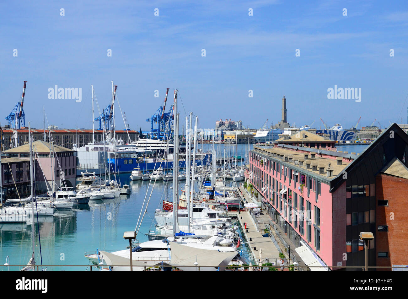 Boote und Stege, Porto Antico Genua Stadt, Ligurien, Italien, Europa Stockfoto