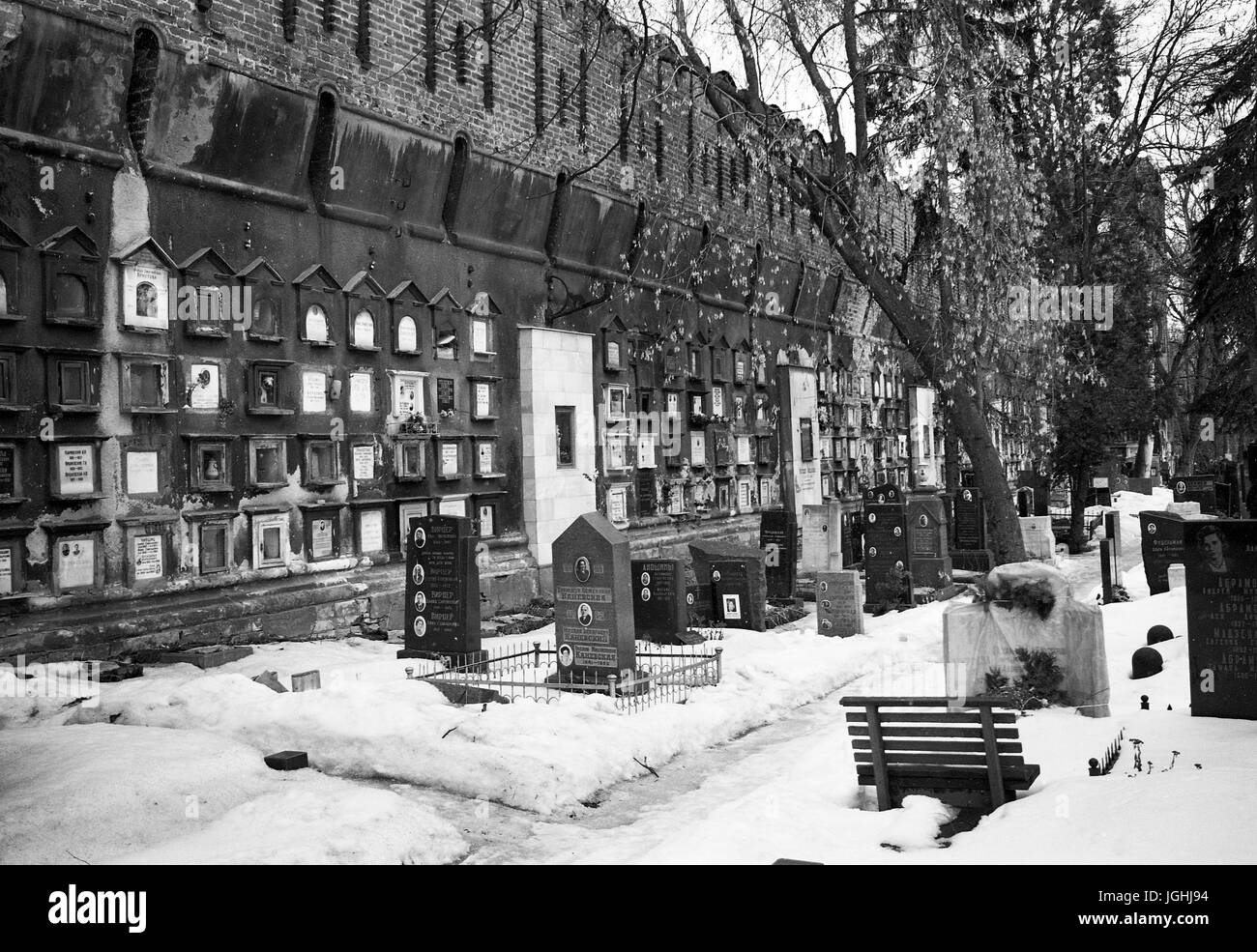 Wand der Urnen auf Donskoi-Friedhof in Moskau Stockfoto