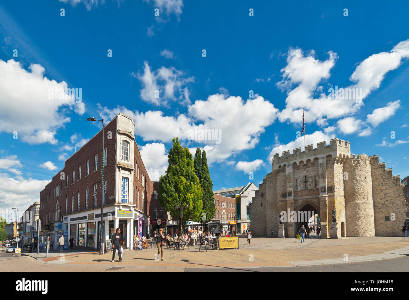 Bargate mittelalterliche Torhaus und High Street, Southampton. Stockfoto