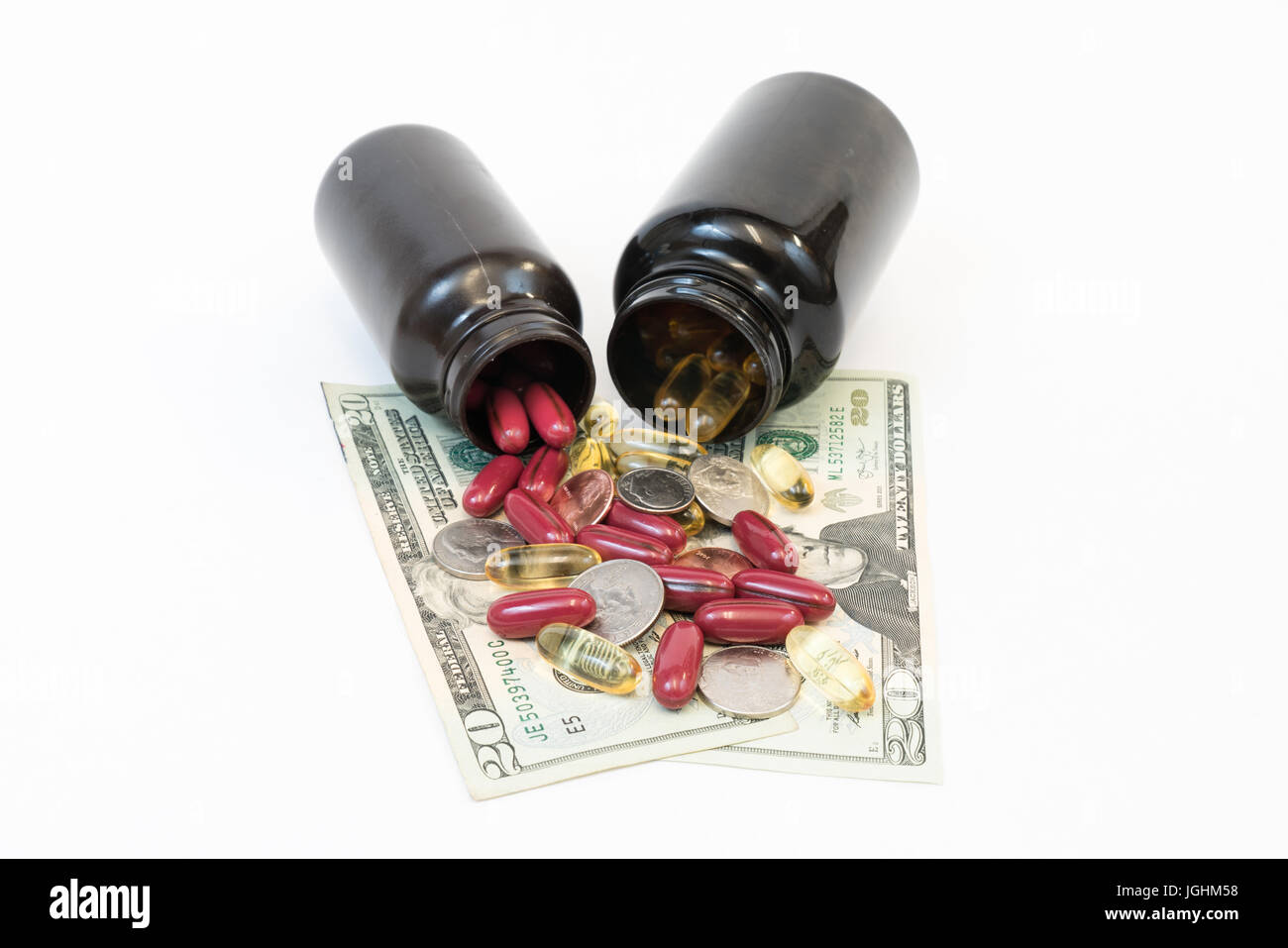 Teure Vitamine und Pillen mit Medizin-Flaschen und Geld Stockfoto