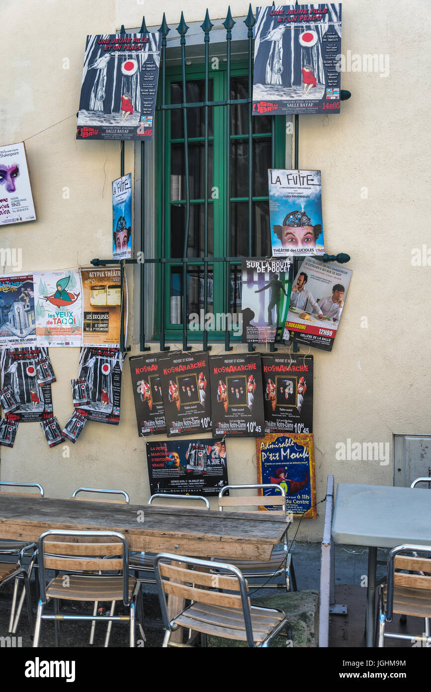 AVIGNON, Frankreich - 5. Juli 2017: Festival d ' Avignon Affiche/Poster. Heute einer der wichtigsten zeitgenössischen darstellenden Kunst-Ereignisse in der Welt. Stockfoto