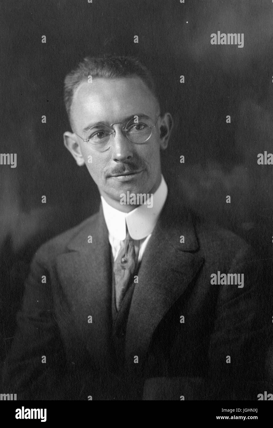 Halbe Länge sitzen Porträt der amerikanische Linguist und Mediävist Percival Bradshaw Fay, 1920. Stockfoto