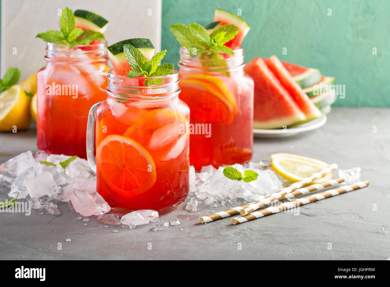 Wassermelone-Limonade in Einweckgläser Stockfoto