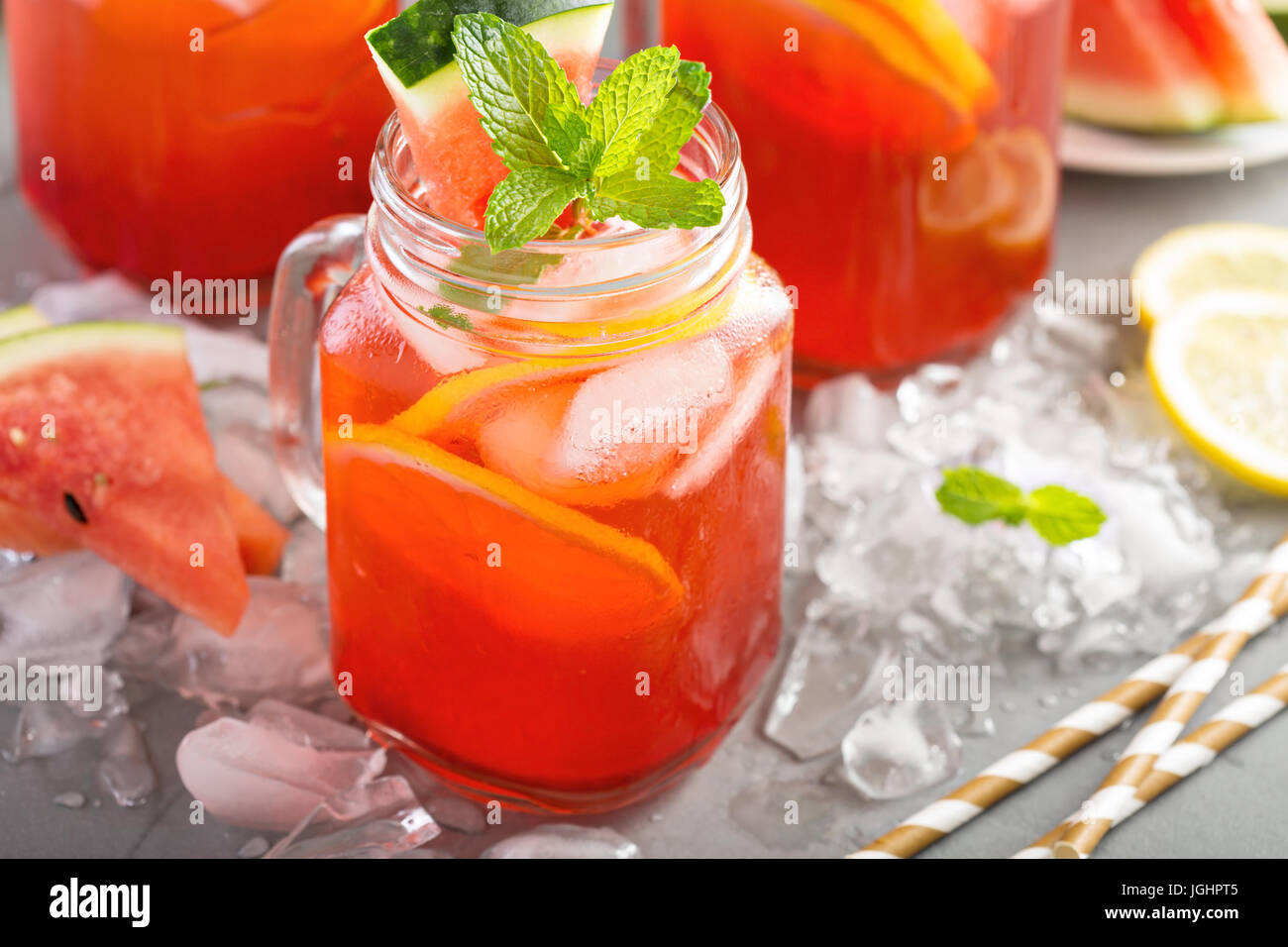 Wassermelone-Limonade in Einweckgläser Stockfoto