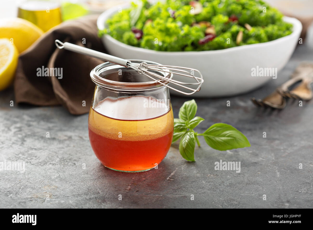 Hausgemachte gesunde Salat-dressing Stockfoto