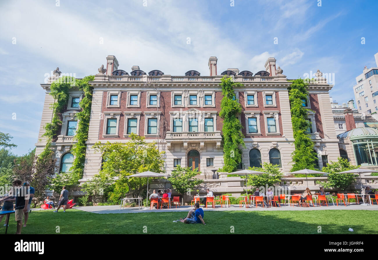 Außenansicht des Seiteneingangs des Smithosonian Museum of Design Stockfoto