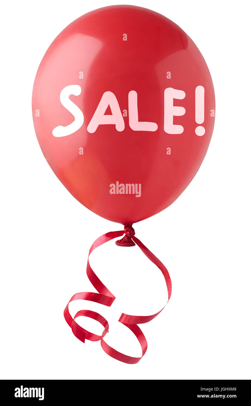 Ein einziger Roter Ballon gebunden mit lockigen roten Band mit dem Wort "SALE!" handschriftlich in weiß.  Isoliert auf weißem Hintergrund. Stockfoto