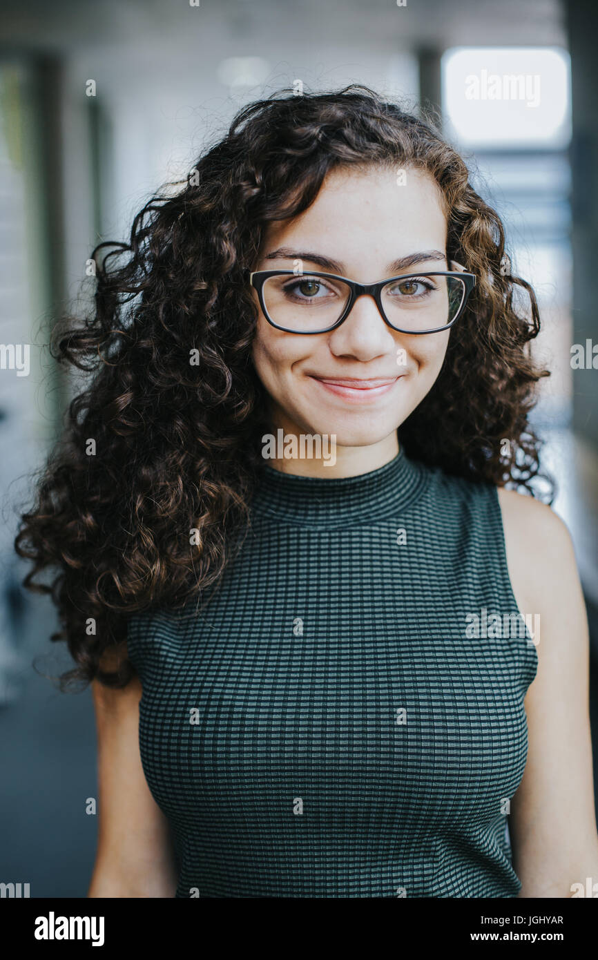 Smart, lächelnden Geschäftsfrau Stockfoto