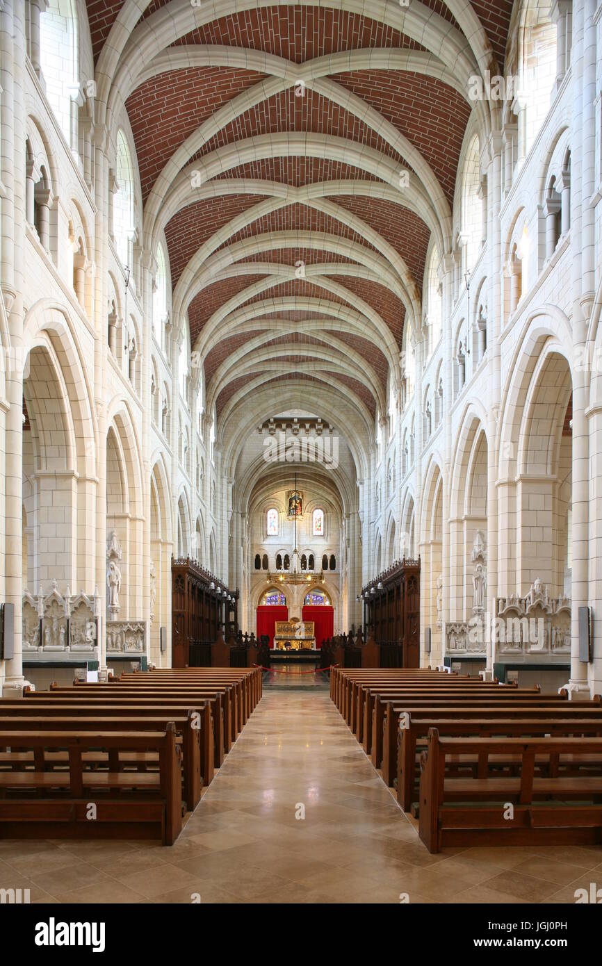Buckfast Abbey, Buckfastleigh (Devon), Anfang des 20. Jahrhunderts Mittelschiff nach Osten Stockfoto